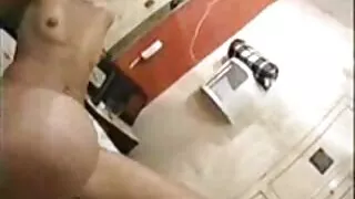 Blond sex mamuski de dziewczyna jedzie poranny członek