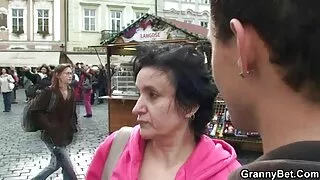 Pupa Laska zmieniła swoje zasady i poddała się mamuski dojrzale na pierwszej randce