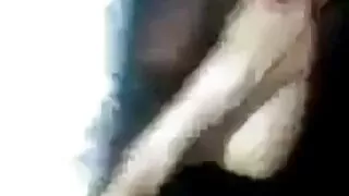Busty dziewczyna rozebrała mamuski po czterdziestce się i ssać mojego fiuta stojąc bez użycia rąk